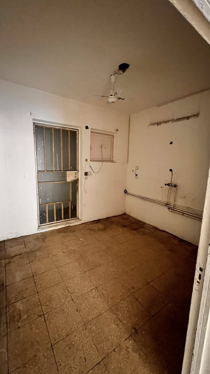 شقة ارضية للايجـار
جاهزة من كلشي ونظيفة مكانها بلصحة ورة دائرة الكهرباء ايجارها 400
***********
