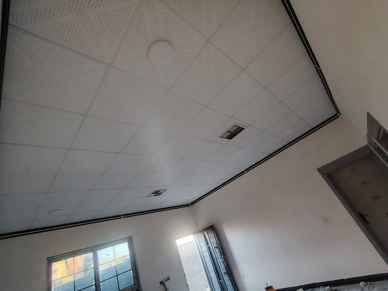 ديكورات كركوك تصميم و تنفيذ ديكورات داخلي و خارجي 
نحوّل بيتك أو محلك إلى مكان أجمل بتصميم وتنفيذ احترافي 🏠
خدماتنا: ✅ جبس بورد وتصاميم حديثة
✅ سقوف ثانوية وإضاءة مخفية
✅ بديل خشب وحجر ورخام
✅ دهانات داخلية وخارجية
✅ ورق جدران
✅ أعمال كهربائيات وديكور كامل
✅ واجهات خارجية (فلين، بورد X، ديكورات واجهات)
✔️ تنفيذ حسب الطلب
✔️ جودة في العمل وتشطيب مرتب
 📍 داخل كركوك
للاستفسار والحجز راسلنا على الخاص 📩
*********** ☎📞
 #ديكورات #ديكور
