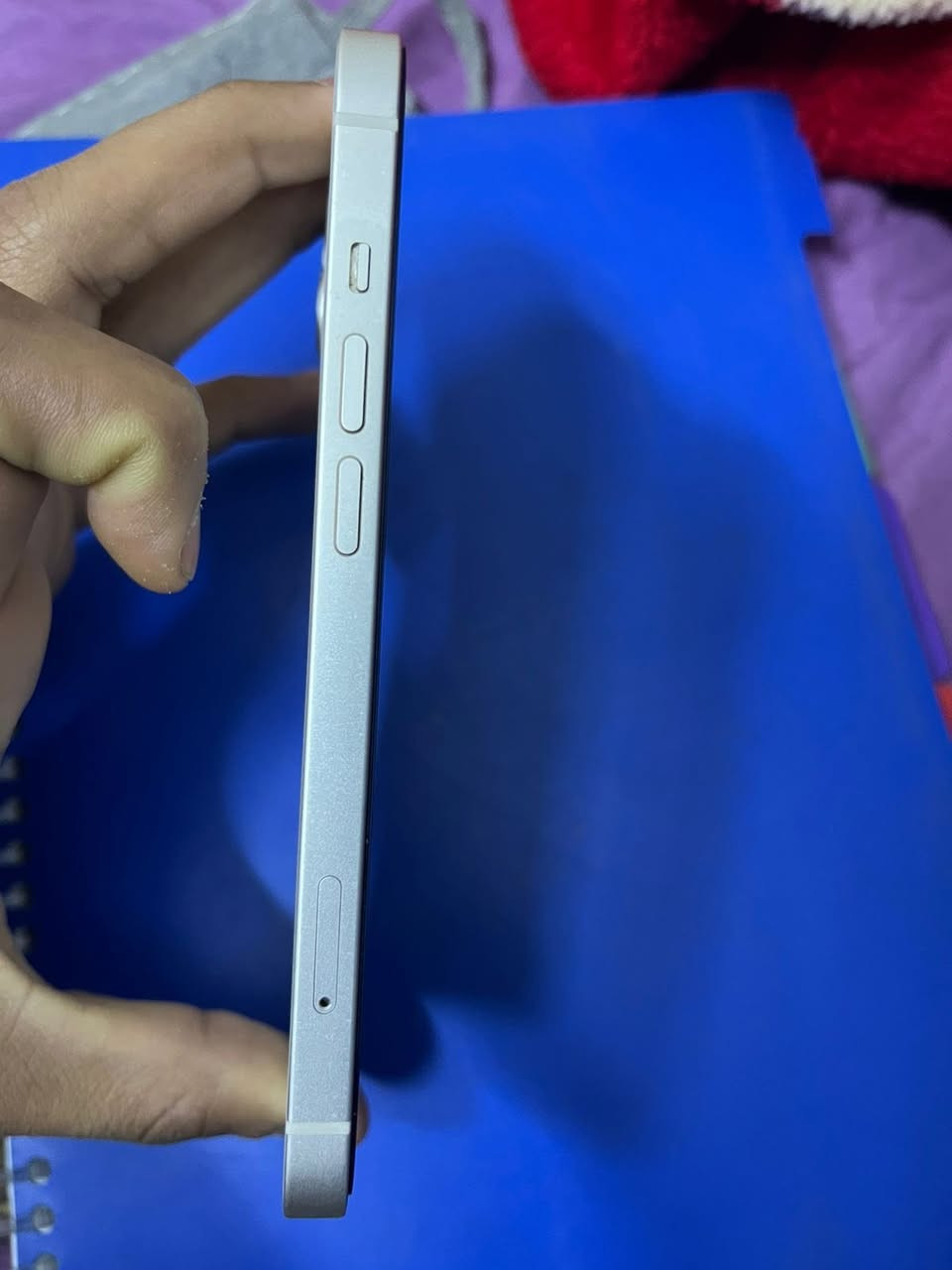 آيفون 13للبيع الجهاز مكفول كفاله عامه نضافته100 بطاريته 90 ذاكرته128 دبال شريحه مكاني بصره قبله  الجهاز للبيع السعر450 نموذج m
