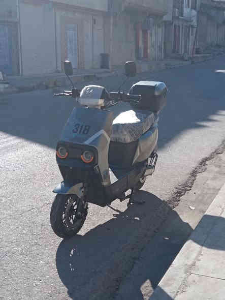 ماطور شحن للبيع مواصفات معروفه  نضيف صارلي شهر من اخذتو ماطور جديد كص ما بي شخط شرط وين ما يعجب ودي لون مميز لون رصاصي الماطور 2025 سرعتو 99 6 بطاريات دبل الماطور نضافه 100/100
السعر 700 وبي مجال قليل
رقم التلفون ***********
