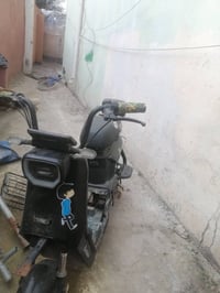 موتور شحن للبيع الحجم 15 السعر 150 هو خمس بطاريات ثلاث بطاريات عاطلات ...