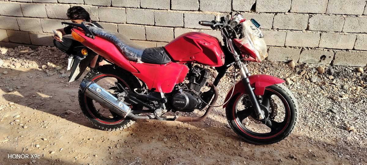 سلام عليكم دراجه دايوان سايم موديل 2017 اوراق نقصها دشلي عينه للاستفسار الاتصال على الرقم *********** السعر ٢٥٠ وبيها مجال
