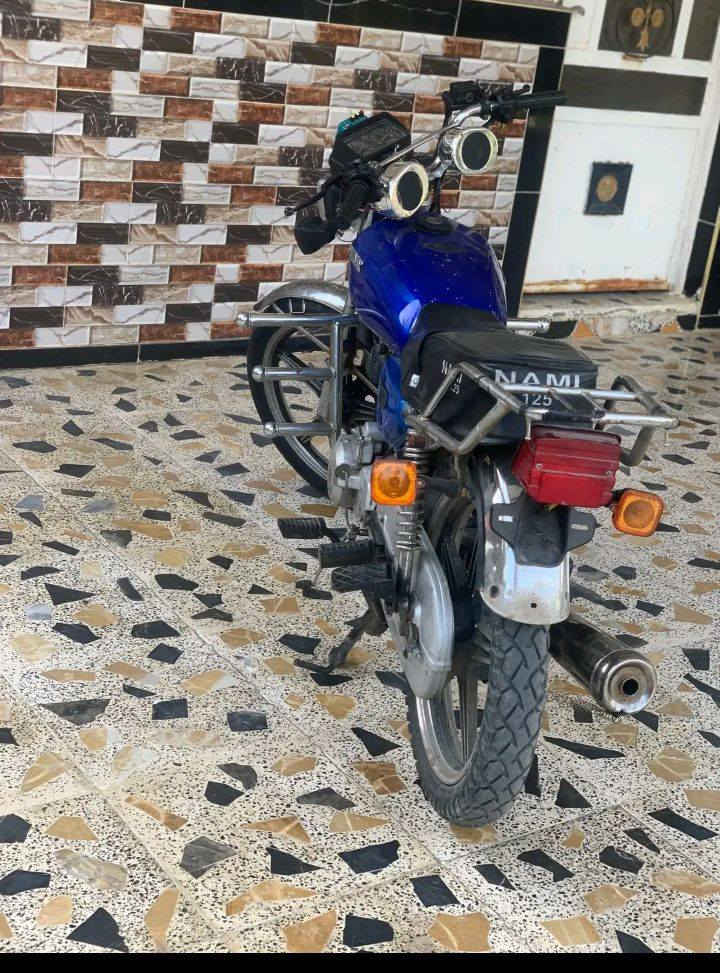 سلام عليكم درجة سيفان موديل 20 للبيع اوراق كاملة دراجة مابيهة نقص برغي محرك ما مفتوح موطور جديد 
***********
