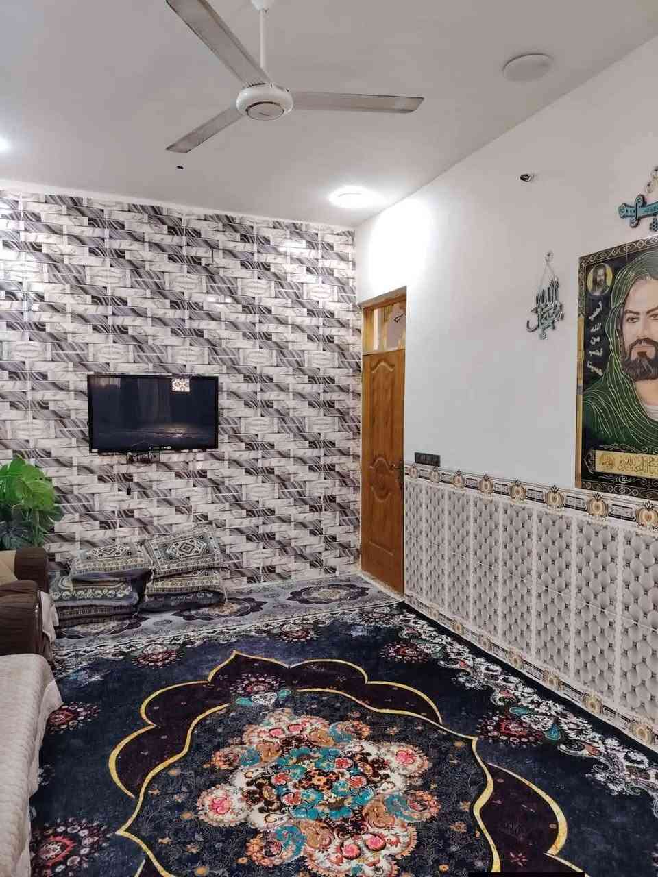 سلام عليكم اخوان بيت للبيع مساحه 125 متر قاطين بناء حديث سنه 2024 الطابق الاول يحتوي ع طارمه كبيره مدخلين استقبال وممر مطبخ وصاله ومنور وصحيات داخليه وخارجيه وغرفه نوم الطابق الثاني يحتوي ع غرفه نوم وحمام وصاله وسطح كبير عرض الشارع 10امتار البيت تجاوز مجمع فدك المشتل  مشمول بقرار تمليك وبيه قصاصه تمليك رقم الاتصال ***********
