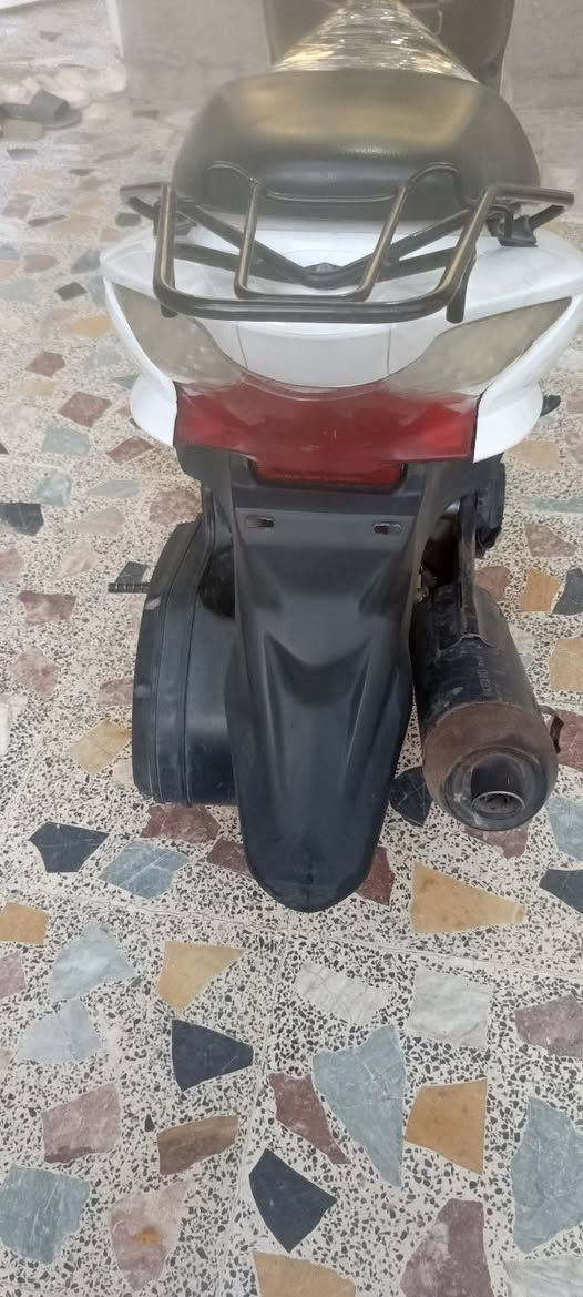 ادرس حديث للبيع دراجة مجفته بالجديد بعده على السحك اكفله من السرقة ومن اي شي قانوني الكهربائيات شغالة وسلف تشتغل دراجة ناعمه وقوية الي يحب يستفسر اكثر يراسلني او يتصل على هذا الرقم واني بالخدمة ***********
