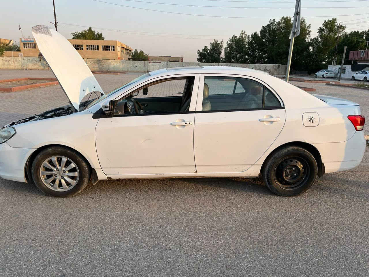 السلام عليكم....مكلف بالنشر
موديل ٢٠١٦ السياره كامله مابيه نقص تبريد خير من الله بيه جاملغ واحد كما موضح بالسونار..٤٨ ورقه...G3السياره باسم البائع وتحويل مباشر
للاستفسار..***********بغداد..الغزاليه
