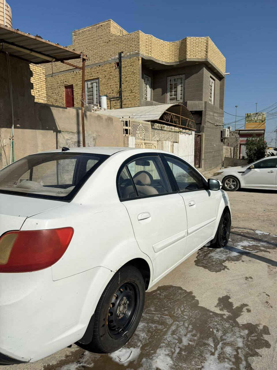 سلام عليكم  كيه ريو موديل 2012 خليجي تخم تاير تبريد رقم انكليزي 
مكينه 1600 حادثهه بل تكمه وباب موضح بلصوره دواخل عسليات  السعر 70 وبيهه مجال  مكان السياره ( الناصريه المركز) رقم الستفسار ***********
