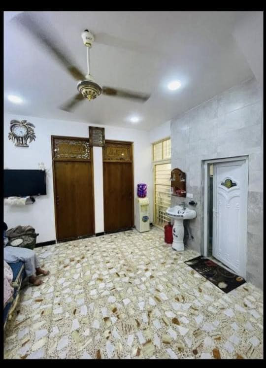 سلام عليكم بيت مساحه 150 فول بنا حديث مكانه حي سلام شراي يتصل ***********
