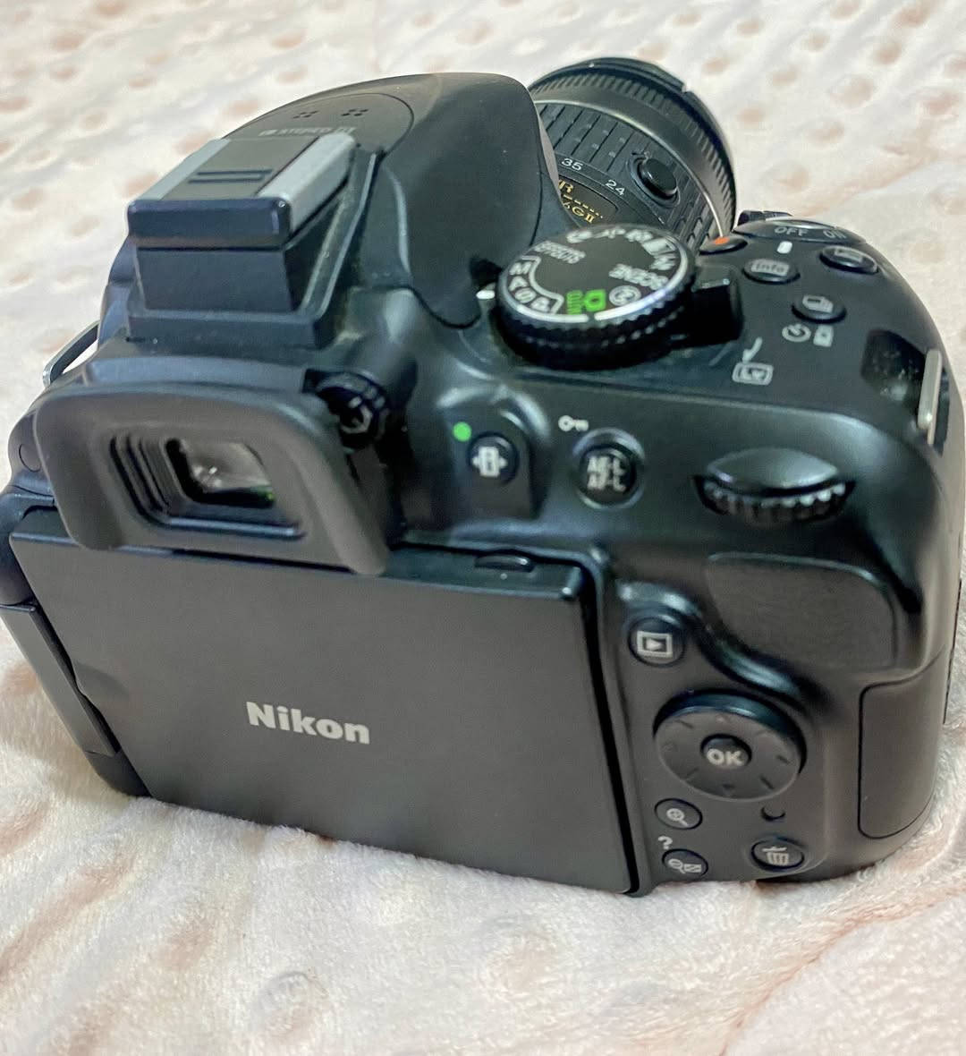 السلام عليكم كامره نيكون 5200 جديده كلش ممستخدمه اقل من 500 صوره ماخذ بيها السعر 425 الف وبيها مجال للاتصال *********** راسلوني وتدللون
