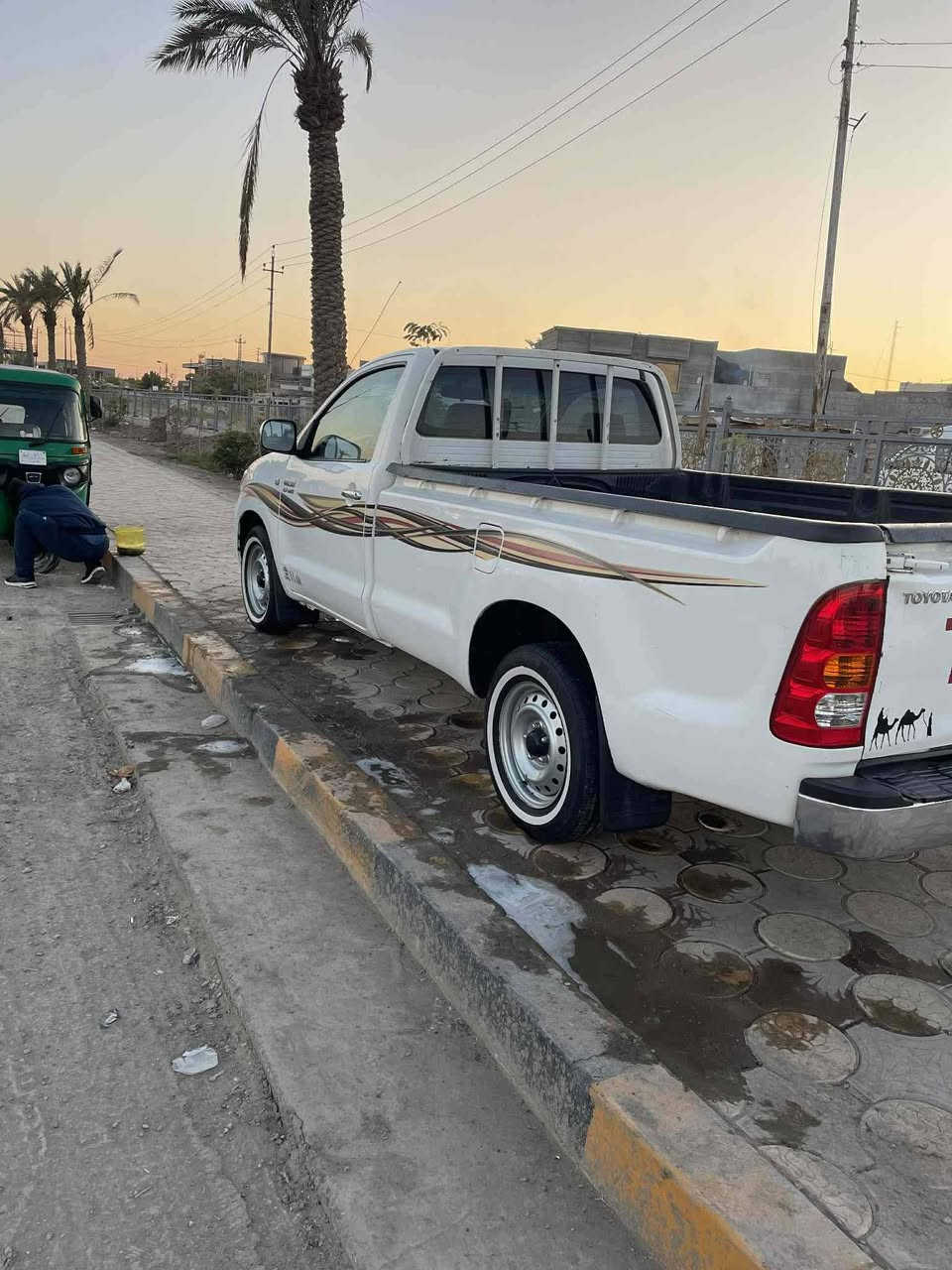 سلام عليكم هايلوكس البيع موديل 2011 رقم بغداد خمسه جنكال مكان محموديه سعر خاص وتفاصيل رقم الهاتف ***********
