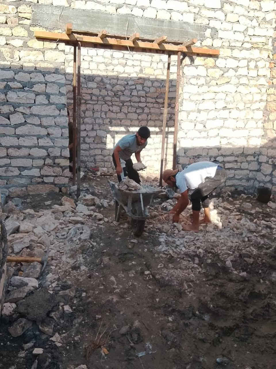 ***********سلام عليكم  / يوجد كادر عمل جاهز  تصعيد مواد  / تنضيف بيوت  / تفليش  / تكشيط  / دفن نهري  / شقلنه ليل ونهار  / وماعليك بكلشي تاخذ شقل جاهز مني  / ومعداتنه جاهز وسياره تجيك للبيت ماعليك بس تصال على رقم/  ، ***********
