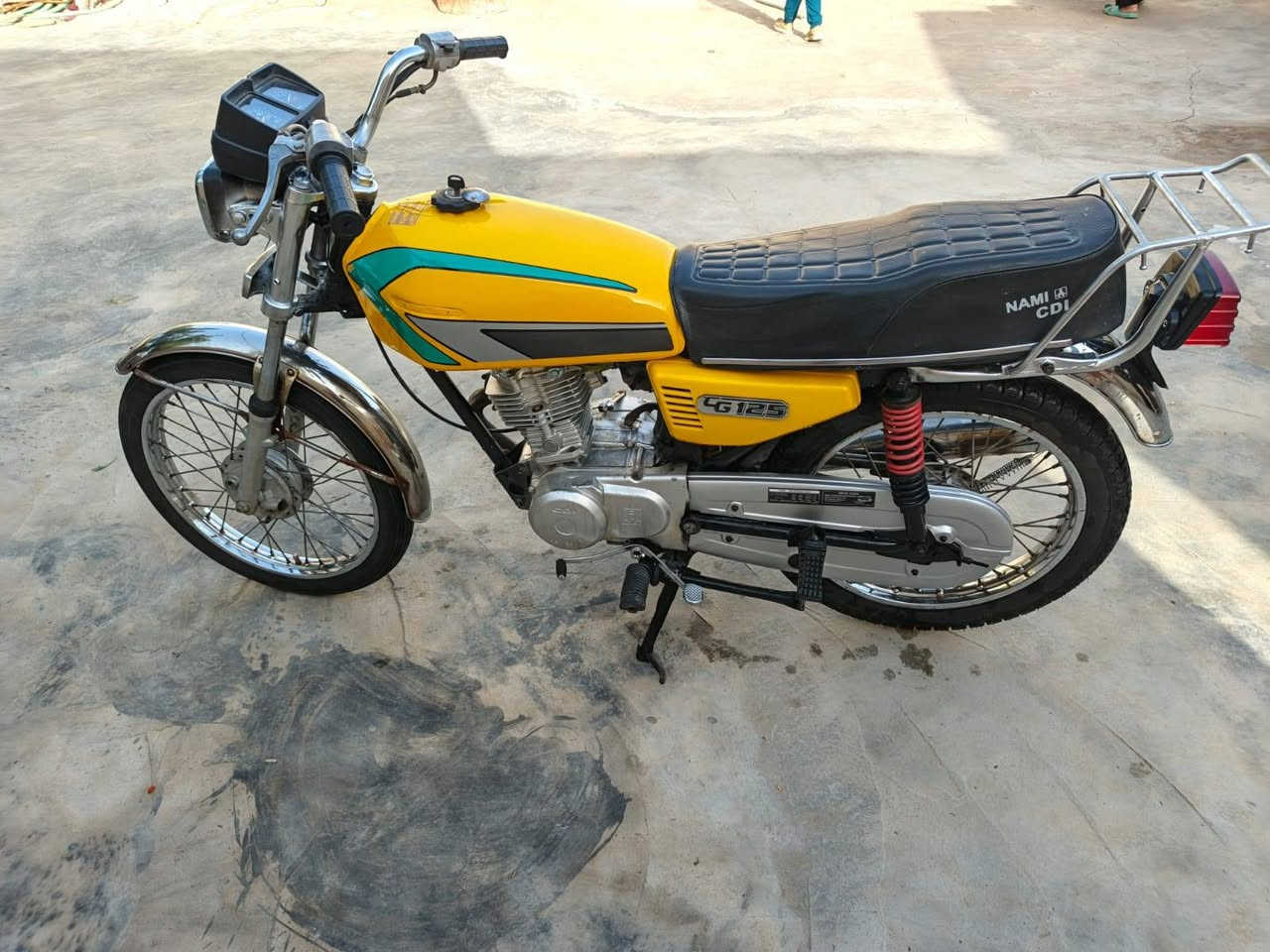 دراجه للبيع ( اوراق ) موديل 15 بسمي
 وكيله الحيدري  دراجه نضيفه
سعره   ٦٥٠ بيه مجال كلش قليل
مكاني البتيره النواضم ***********
