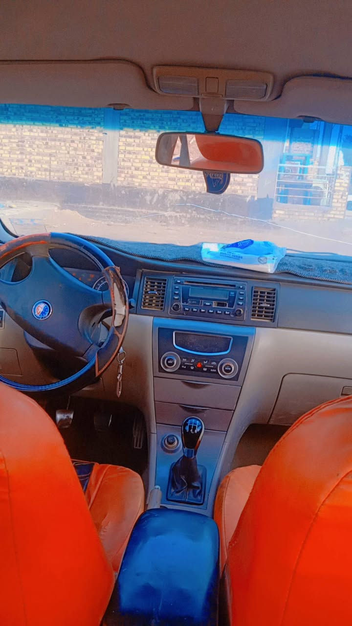 السلام عليكم جيلي موبل السياره وضع شركه رقم بغداد كفاله عامه لا صبغ لا طخه لا معجون لا خياس تخم تأير جديد مكينه وكير كفاله السياره أحله من الصوره كير عادي المكان حله ابي غرق 
الاتصال ***********
