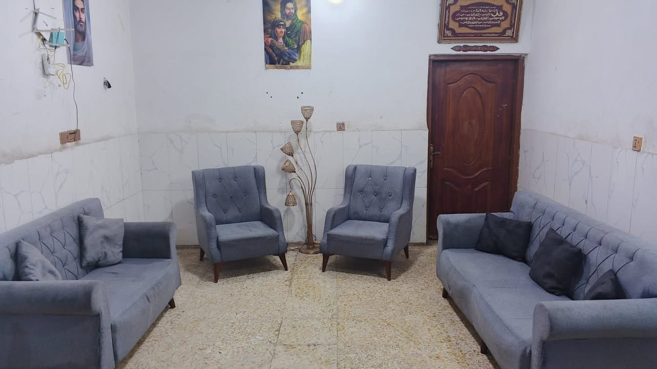 تخم 7 مقاعد نظيف
سعره 170 وبي مجال لبياع 
يوجد توصيل بكروه ب واتساب
***********
