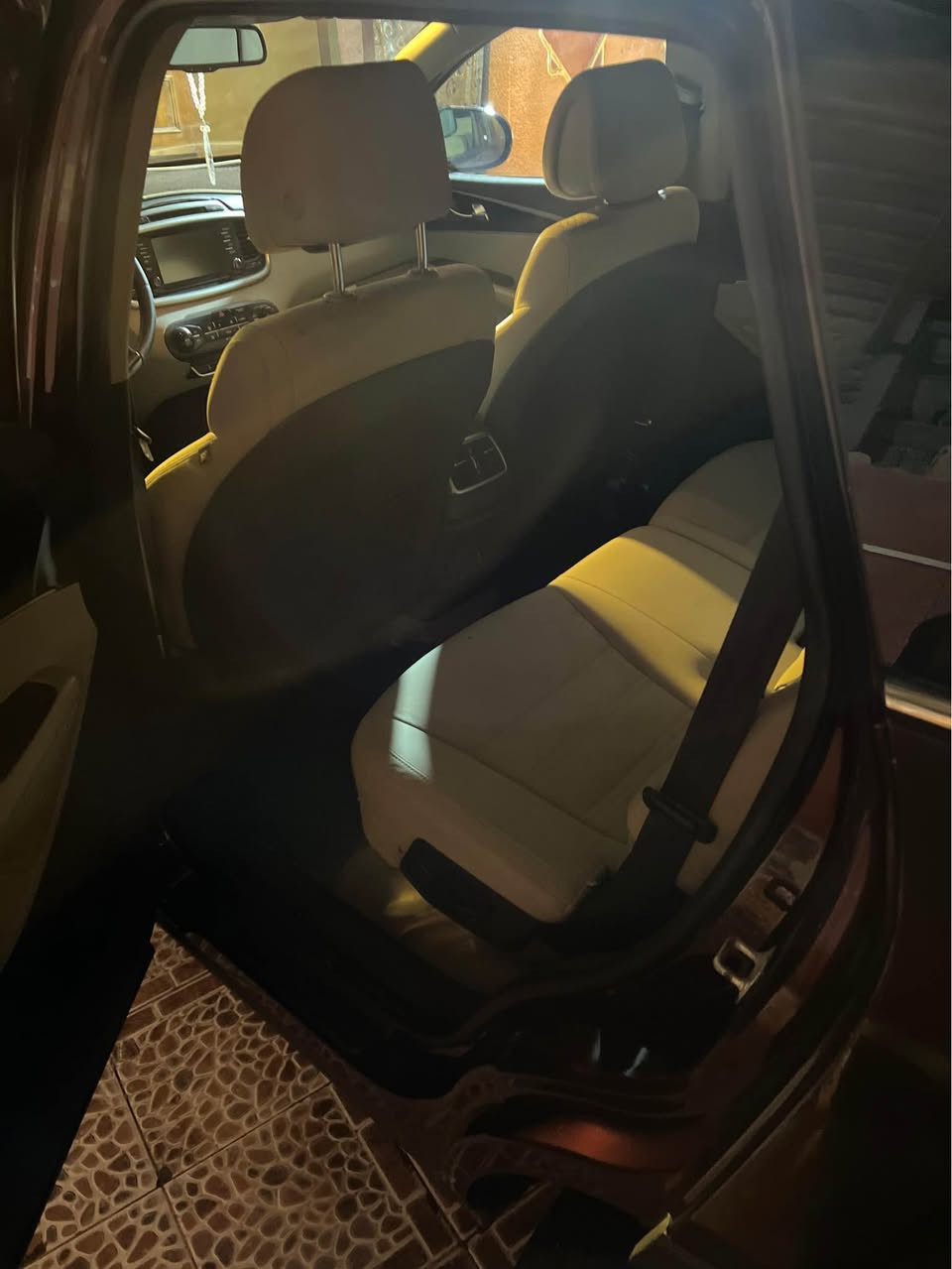 سورنتو 2017 4 سلندر وارد امريكي لون عنابي
ماشية 105
ضررها صفحة 
رقم بغداد بسمي الرقم انكليزي
مواصفاتها
تحكم استيرن
كشنات مخمل 
كامره
شاشه جبيره
حساسات
دواخل بيجي
كشافات ثلجي
تبريد قطعتين ثلج
اشاير بلمري
وبعد مواصفات الاسورنتو العادية
سياره جاهزه مال جناي
السعر167$
السيارة بلبصرة ***********
0️⃣7️⃣7️⃣1️⃣9️⃣5️⃣3️⃣9️⃣5️⃣9️⃣3️⃣
اتصال شريحه ووتساب مكلف بلنشر البصرة, العراق
