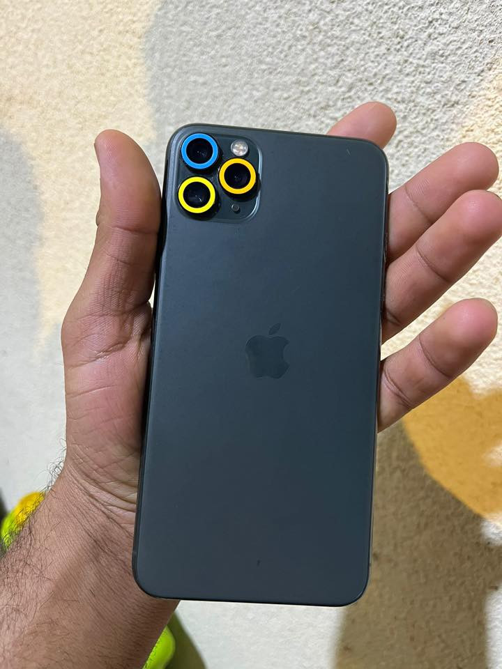 11 برو ماكس
مبدل شاشة وبًطارية الأصلي تو بدلتهن
دبل سيمكارد شريحتين 
للتواصل ***********
بصرة
