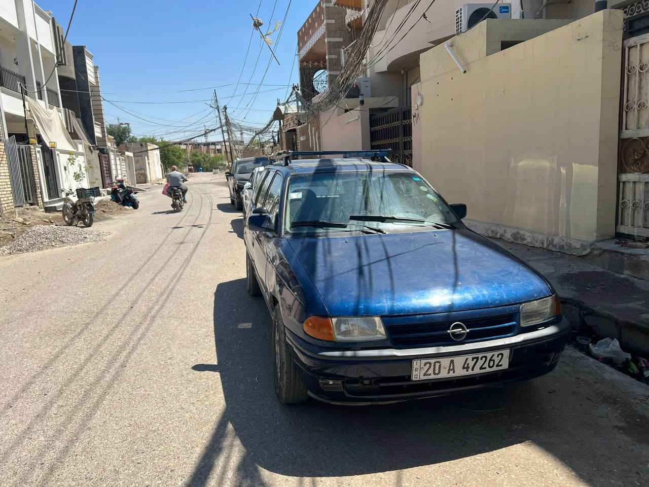 اوبل استرا موديل 93 محرك 16 مكانه ديالى بعقوبة  سعرها 35 سيارة حلوة مرتبة احلى من صوره تواصل ***********
