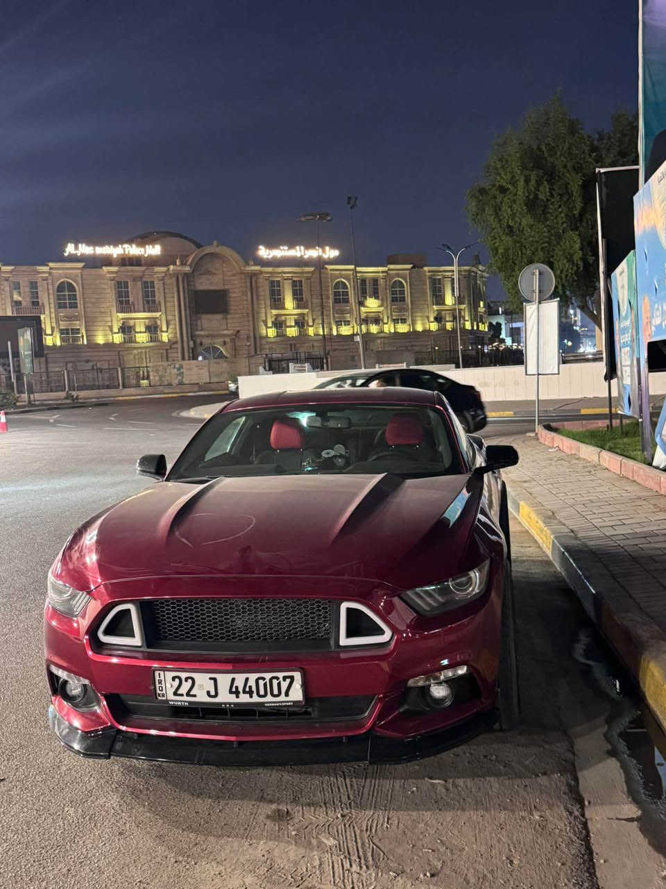 السلام عليكم 
موستنك ايكو بوست 

2016 
-بيها دعاميه ار تي ار 
-ويل 20 جديد 
- بوليش 
- غرفه كلها جديده 
- يعني سياره حلوه ونظيفه خير من الله 
حادثها جاملغ السايق وخشم البنيد ( بدون دواخل )  والجامع الأيسر كبير من امريكا وهنا عندي ضربها ابو دراجه الجاملغ الخلفي صـار بيها صبغ على كد شبر تقربيا  ( ابيع حزام) مكاني بغداد الدوره 
هذا رقمي *********** بغداد, العراق
