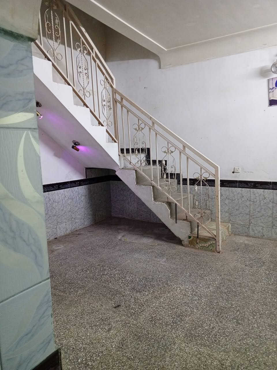 للإيجار [ 125م ]  منطقة 31  قرب البريد 

النجف حي ميسان  قرب شارع الكيات

المحتويات 

غرفة نوم   +  صاله  +  استقبال  + مطبخ  + صحيات
داخلية +  صحيات ....  خارجية  +   منور  +   طارمة

للاستفسار 
***********
