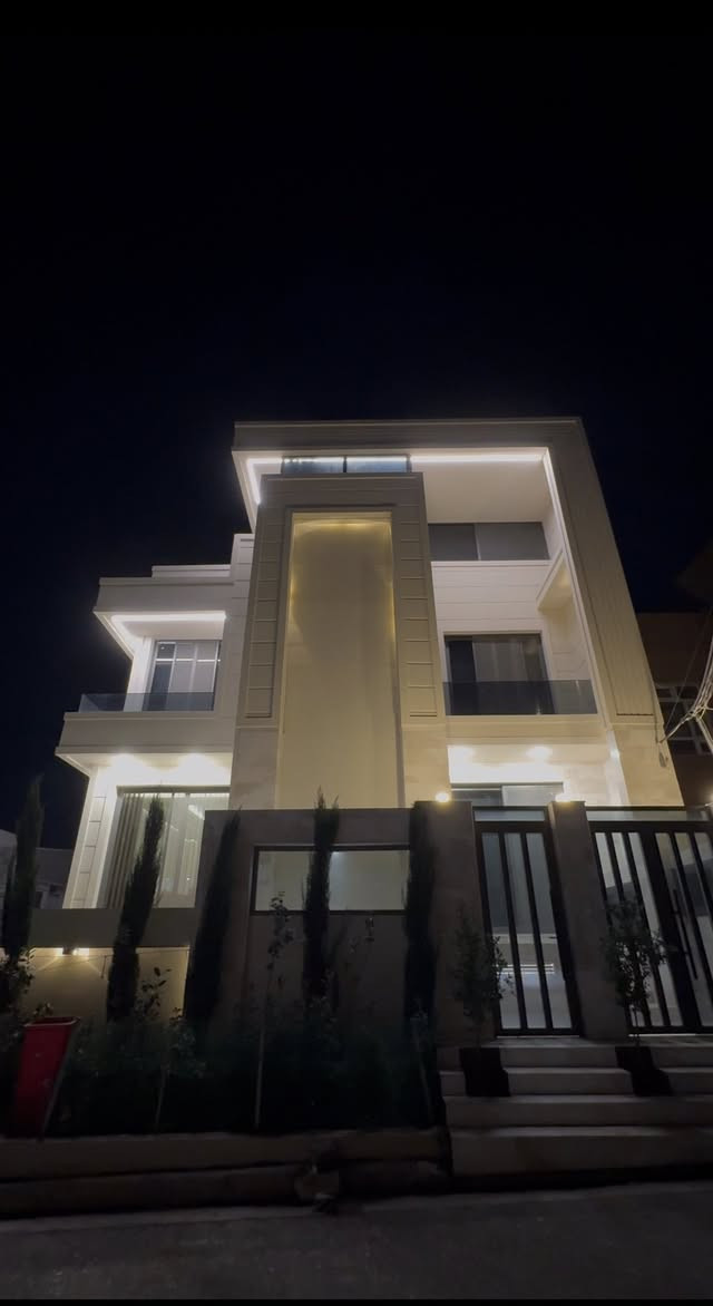 كوردي / عربي

خانى بو فروتن ب حسابا فيله كي 

شاخكا ٦ دبن فليت زوزان ستي
مساحه 260 متر
شمال شرق
خاني 4 طابقه 

بو بتر پيزانينا 

***********
***********
_______________________
دار للبيع ب حساب فيله 

منطقه شاخكي قريب عن فلل زوزان 
مساحه 260 متر
شمال شرق
البيت 4 طوابق

للاستفثار 

***********
***********
