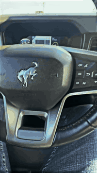 فورد برونكو 2023
6سلندو

5 دكم 

لون إسمنتي مميز

سقف فايبر كلاس 

السيارة كله بلادي

نيظيفة ماشيه 31

ضربة خلفية 

ثاني يوم تحويل 

مكان السياره بغداد زيونة

***********
