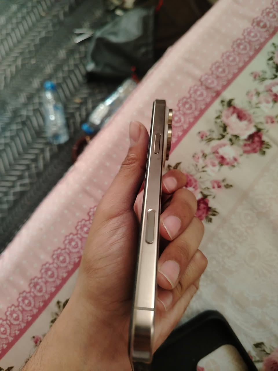 السلام عليكم

ايفون ١٦ برو ماكس شريحة و esim  
ذاكرة ٢٥٦ صحراوي 
الجهاز كامل ملحقاته موجودة 
 شخط واحد مابي وكلشي مامبدل بي وبعده بلضمان 
مكاني بابل الإسكندرية 
رقمي *********** 
السعر ١.٤٥٠.٠٠٠
