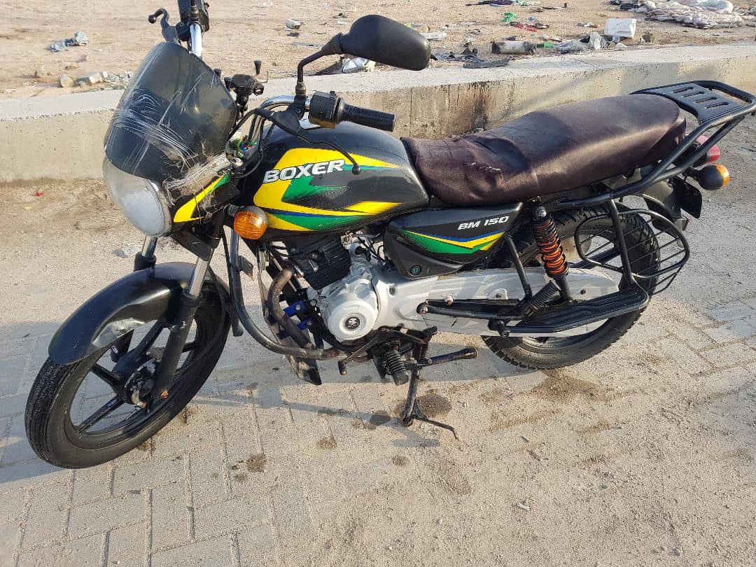 بوكسر موديل 21رقم وسنويه للبيع 
***********
