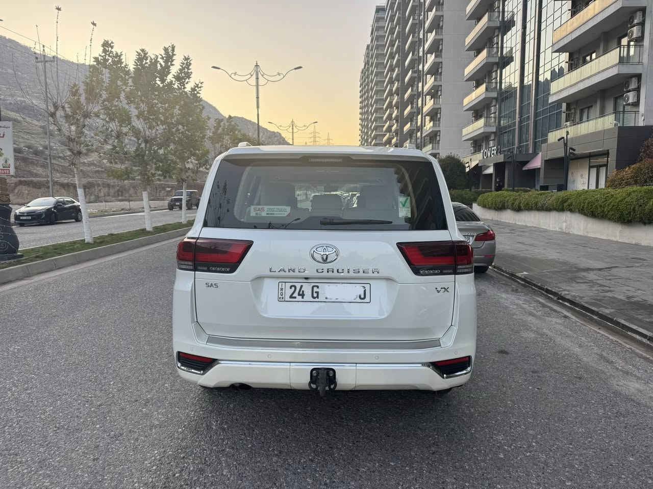 لاندكروز ساز 2022 vx محرك تنفس طبيعي بدون صبغ ماشية 69000 كيلومتر حقيقي الصيانة الدورية  من 0 لحد الان عند شركة تويوتا زاز .. مواصفات ال vx المعروفة لايتات عدسات 3 شاشات اصلية مع سماعات وهتفونات jbl  مانع تصادم خلفي وامامي كشنات جلد تبريد وتدفئة الخلفي كشنات تبريد فقط كشنات الصف الثالث كهرباء وكاعيات الشركة موجودة وغير مستخدمة كتلوجات اغراض السيارة كلها موجودة السيارة نظيفة جدا وباسمي سنوية جديدة..  السعر 69000$ وبيها مجال للجادين الاتصال على ***********
