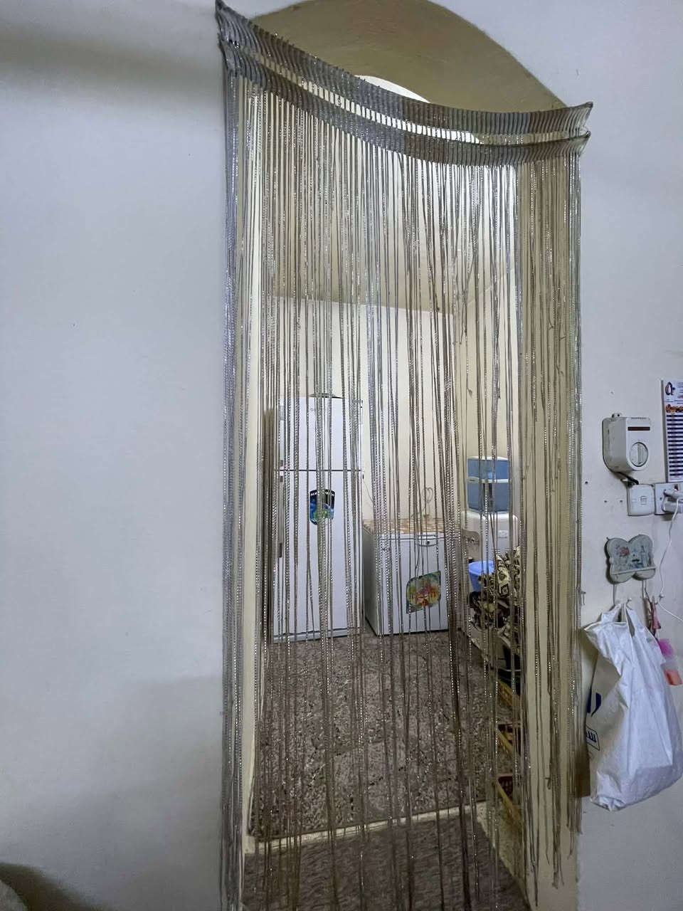 بيت للبيع في كراج الشمال قرب جامع المتقين
المساحه ٢١٠ متر يتكون من غرفتين نوم وهول واستقبال ومطبخ وحمامات 
البيت مرتب احلى من الصور  والمنطقه وكلشي قريب عليك 
تحويل بشرط 
السعر ١٤٥ وبي مجال بسيط 
للاستفسار : *********** 
او مراسلة الصفحه
