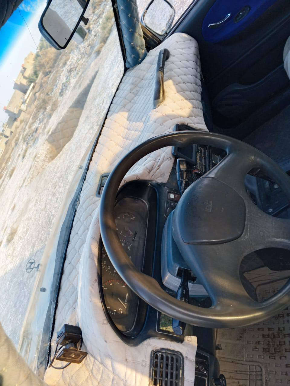 كيك روسيدا للبيع سياره نظيفه وحلوه داور ثاني يوم السعر 27 ورقه وبيها مجال الموديل 93//***********
