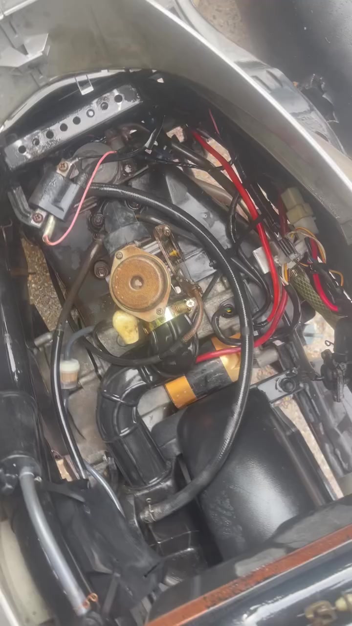 السلام عليكم بريز كامله على آخر حبايه بس ستاند تعليك نقصهه  سعرهه٥٥٠ او بيهه مجال كفرات كلهه مختمه او جاهزه نكره سلف هندر كلشي شغال مراياتهه وياهه موجوده بل جنطه قفل جنطه او ستيرن هم بيهه حلوه او مموكفتنه ابد رقمي ***********
