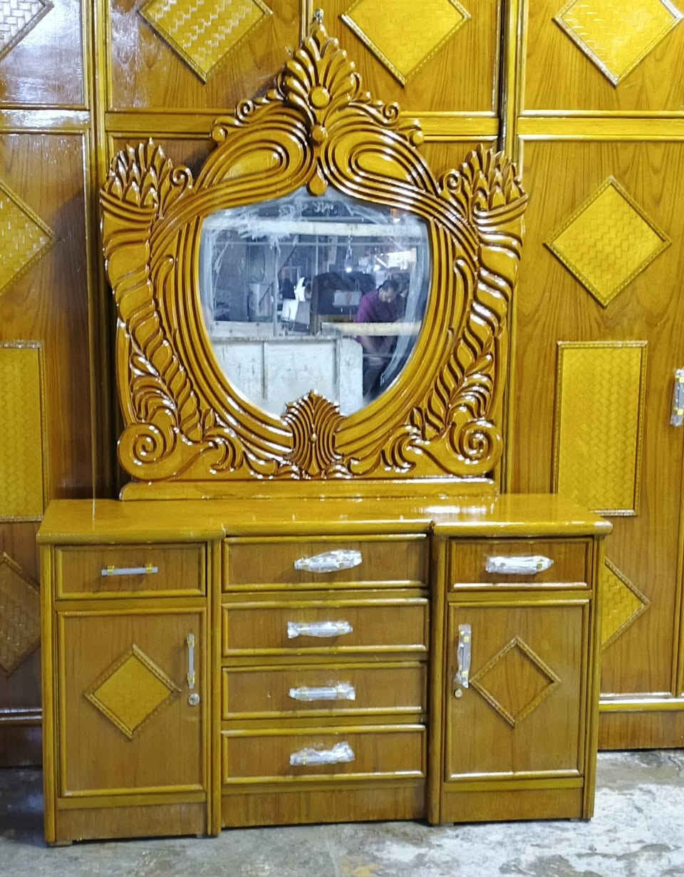 فقط ب650
#غرفة نوم مستخدمه صاج داخل وخارج صاج تكمه زاويتها كنتوريه بعلو كنتور
ضهر كنتور ضب براغي جرجوبه داخليه  دنك صاج غرفه كلها 
  العنوان بغداد موبايل ***********لدينا خدمة توصيل بكروه
