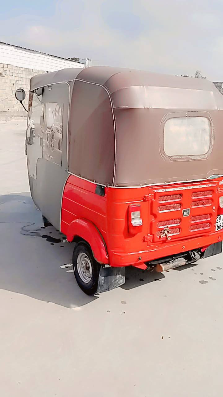 السلام عليكم تكتك للبيع ٢٠ مكينة نضيفه مكاني بغداد المعامل الباوية سعر ٧ مليون وبيهه مجال ***********
