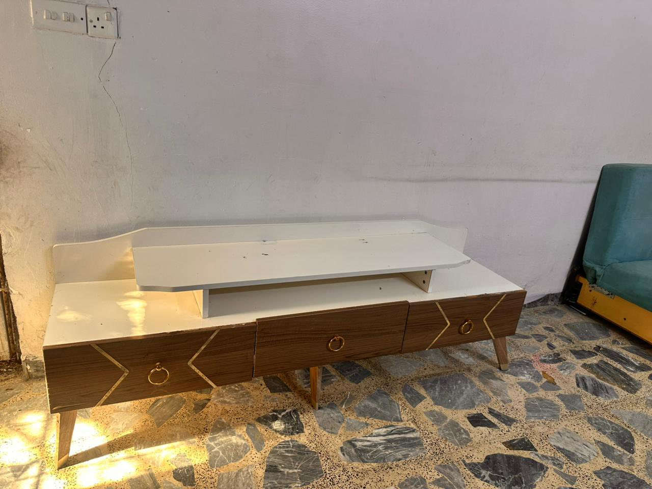 ميز بلازمه للبيع نضيف مابي ضرر
سعره 50 بي مجال لشراي


**إذا كنت صاحب هذا الإعلان وتريد حذفه لأي سبب، رجاءا أرسل رسالة إلى الدعم الفني**