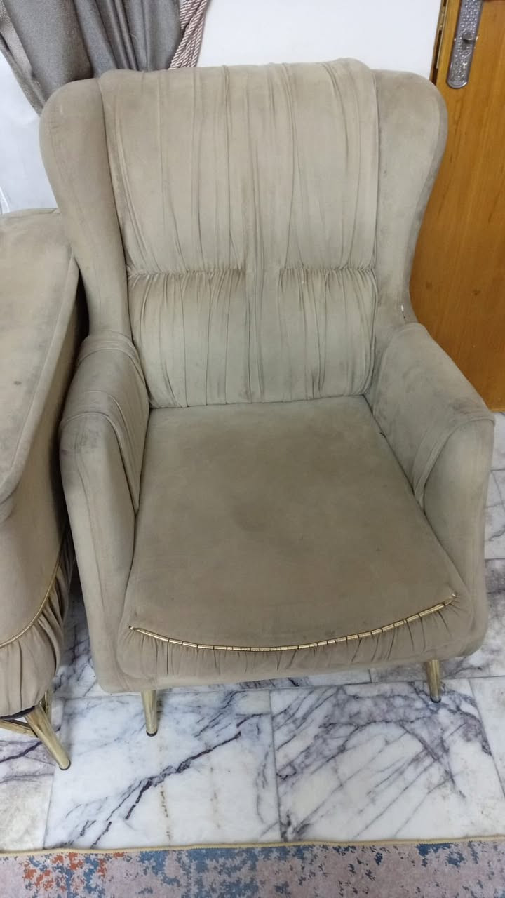 تخم للبيع ١٠ مقاعد بسعر  ٥٠٠ الف  بي مجال الاتصال على هذا الرقم ***********
