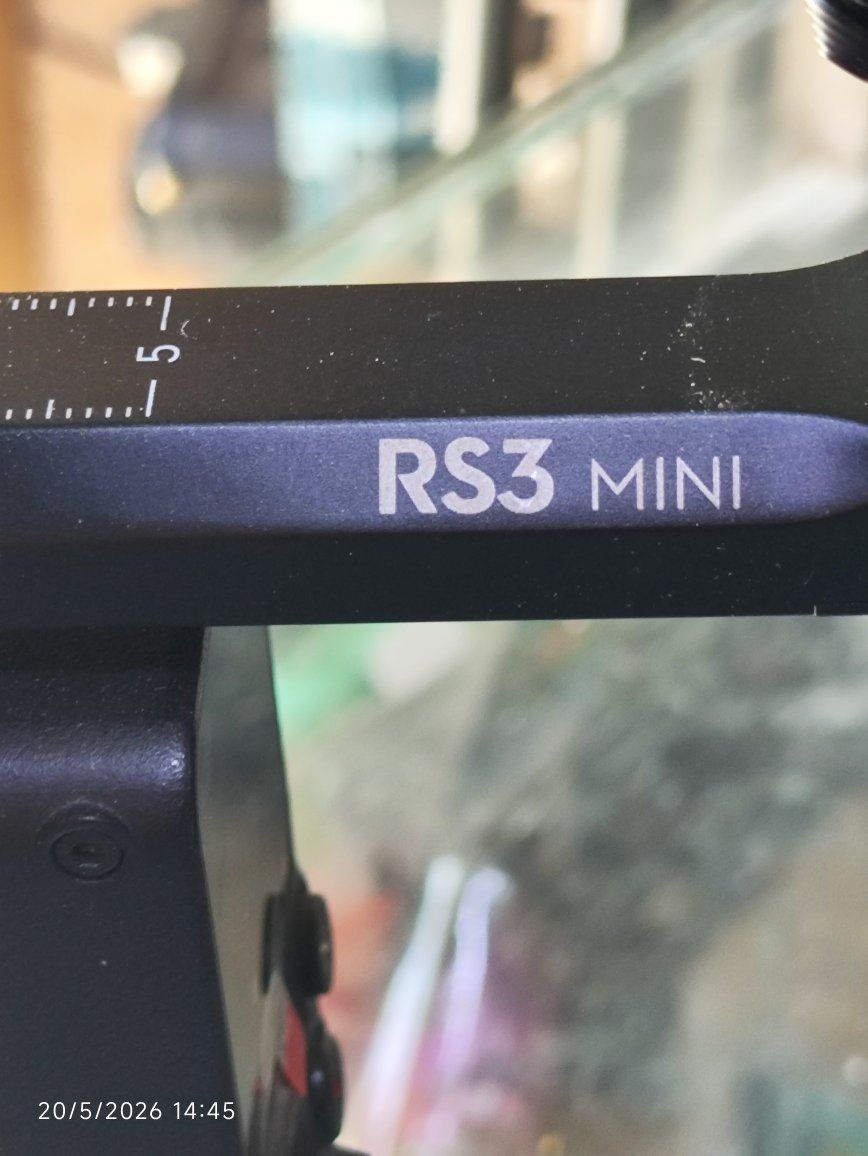 رونن RS3 mini قطعة نظيفة 
مناسب للكامرات الحديثة 
السعر  275 الف 
بغداد الكرادة


**إذا كنت صاحب هذا الإعلان وتريد حذفه لأي سبب، رجاءا أرسل رسالة إلى الدعم الفني**