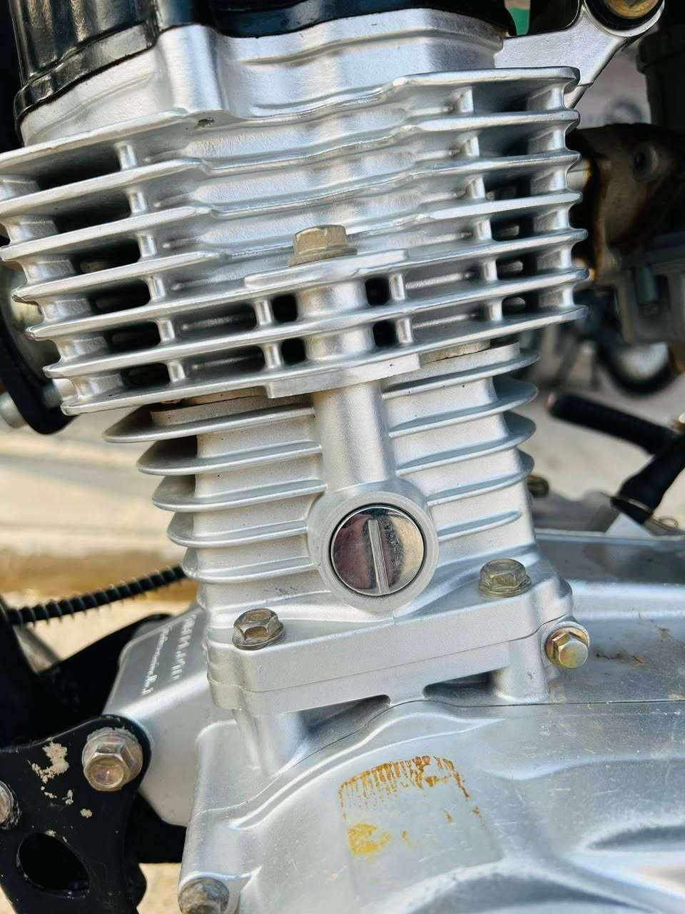 سلام عليكم للبيع دراجتين
وحده ٤ گير وثاني ٥ گير 
٥ كير موديل ٢٠٢١ 
و ٤ كير موديل ٢٠٢٣
محركات مامفتوحه اثنيناتهن شرط
كهربائيات لآخر حبايه شغاله 
اسعارهن ٤٧٠ ألف
*********** للاستفسار
