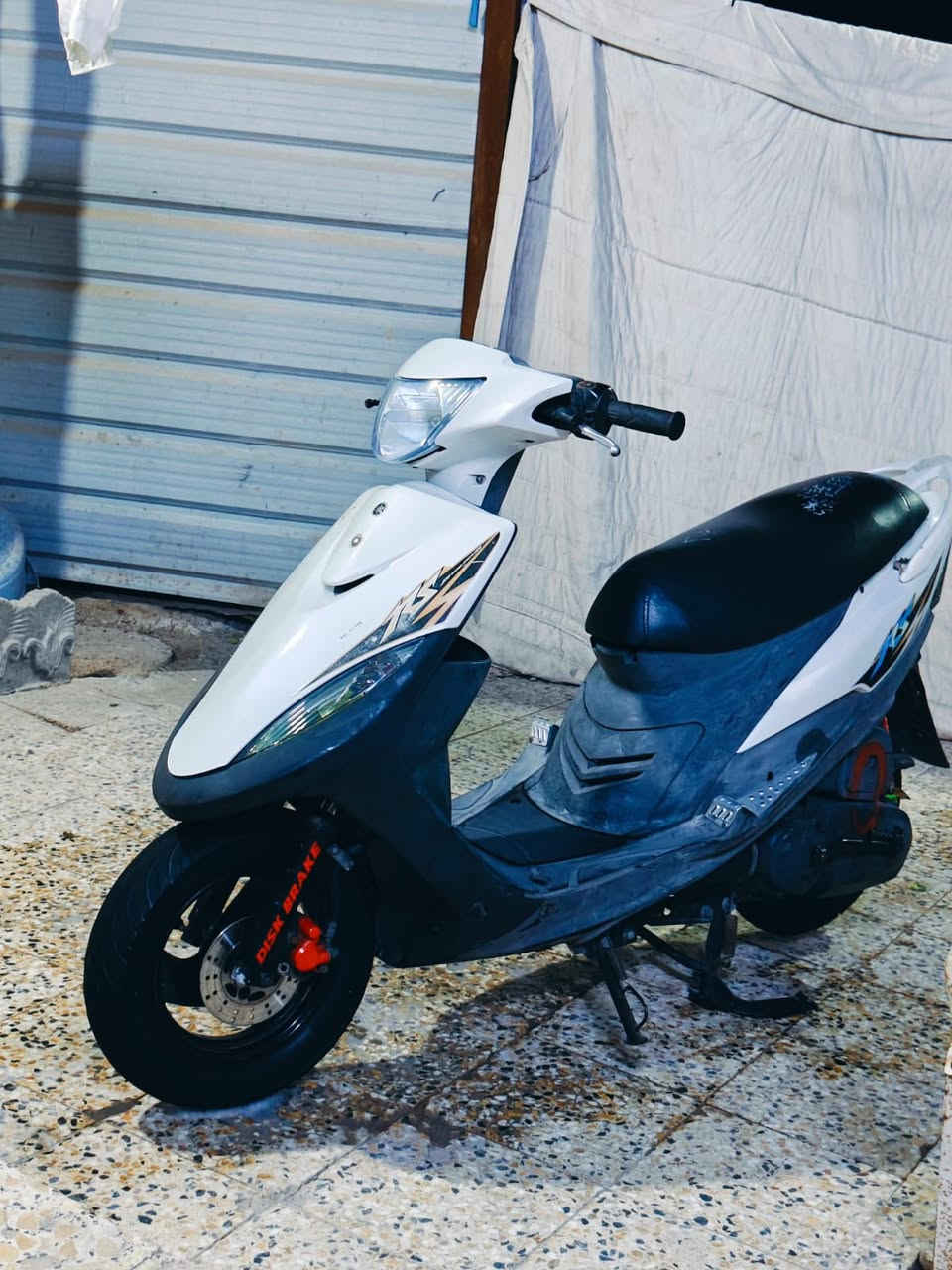 سلام عليكم  دراجه ماكس عدله  قبل شهرين طلعت من حاويه  كفاله. سعر. 1100 بيه مجال قليل  عنوان قرنه بني منصور  *********** مامتواجد عله فيس
