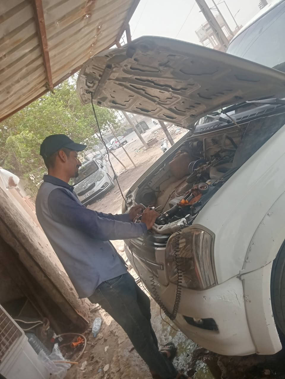 السلام عليكم خواني جميع المحافظات الي عنده سيارته بيها مشكلة بالكهربائيات يتوجه الى الكهربائي عباس واير عنوانه ناصريه تقاطع الجندي قرب جامع صفيه والله العظيم سيارتي صارلها شهرين افتر بيها من كهربائي لكهربائي محد عرف علتها وصفولي بعباس واير خلال خمس دقايق تم تشغيل السيارة عباس واحد عراق واحد واير واسعارة مناسبه وهذا رقمه  ‏‪***********‬‏

