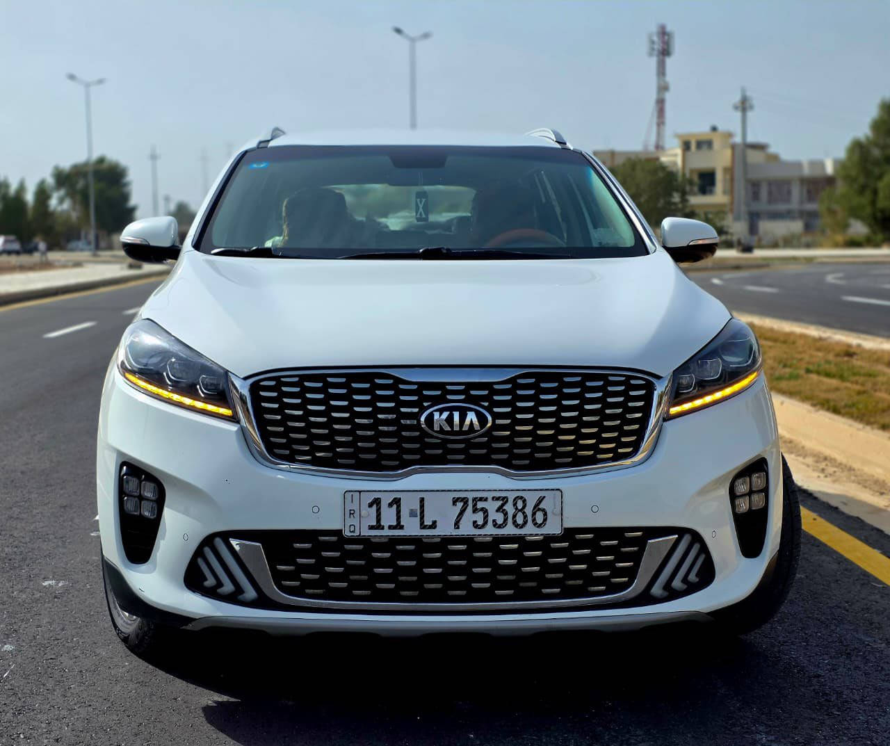 السلام عليكم سورنتو للبيع 2020 كفاله عامه 

رقم بغداد مجدد لوحات دولي

السياره ماشيه 86 الف حقيقي 

بيهه تخم تاير جديد سياره جاهزه ما تصرف عليهه الف 

سياره مال جناي نظاف 100/100 

فول مواصفات ما عدا البنوراما 

حساس امامي خلفي تحكم ستيرن فول 

مكان السياره واسط العزيزيه 

للأستفسار اتصل ‭0773 535 2819‬
