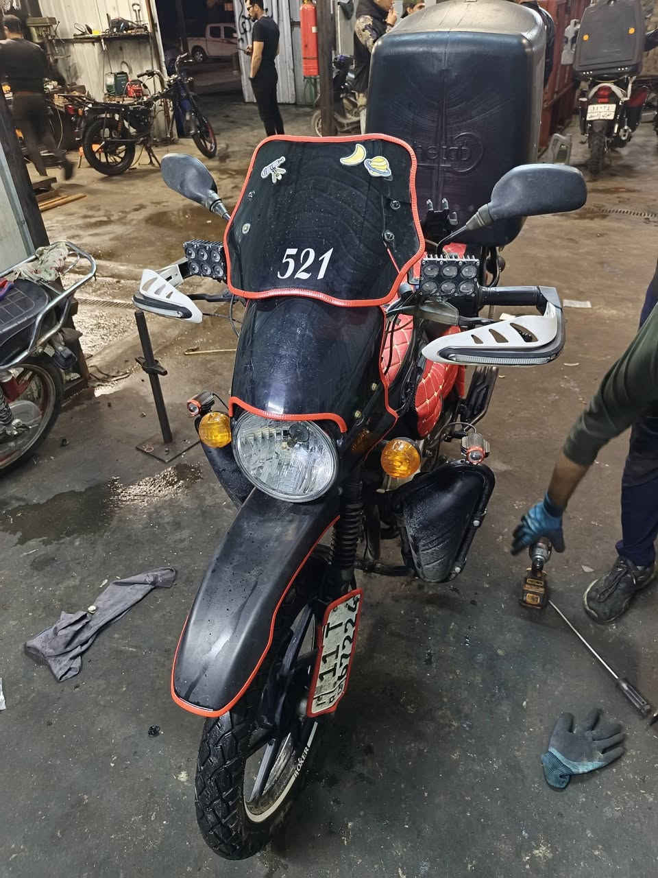 بوكسر للبيع موديل 22
رقم وسنوية بغداد بأسمي مجفته تجفيت شركة مصار اسبوع بيها 
لايت زنون
بروجكترات
بگ لايك لد
اشاير لد
دشبول الكتروني
زوج تايرات جدد 
السعر ب 2050 مليونين وخمسين بيها مجال مكاني بغداد الغزالية
*********** موجود واتساب
