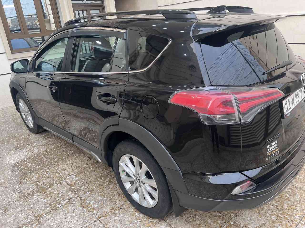 سلام عليكم
للبيع راف 4 وارد امريكي موديل 2018
حادثه بدون قطره صبغ تلث مكانات بارد فقط 
رقم بغداد الجديد باسمي  مواصفات الفول

بصمه فتحه رادار تحكم ستيرن
شاشه كامرا توقف ذاتي وباقي المواصفات 

مكينه ٢٥٠٠ كير صدر ع وضع الشركه
ماشيه 97 ميل 
جاهزه من كل شي السياره
مكاني بغداد حي الجهاد سعرها 180 ورقه
***********

 .
