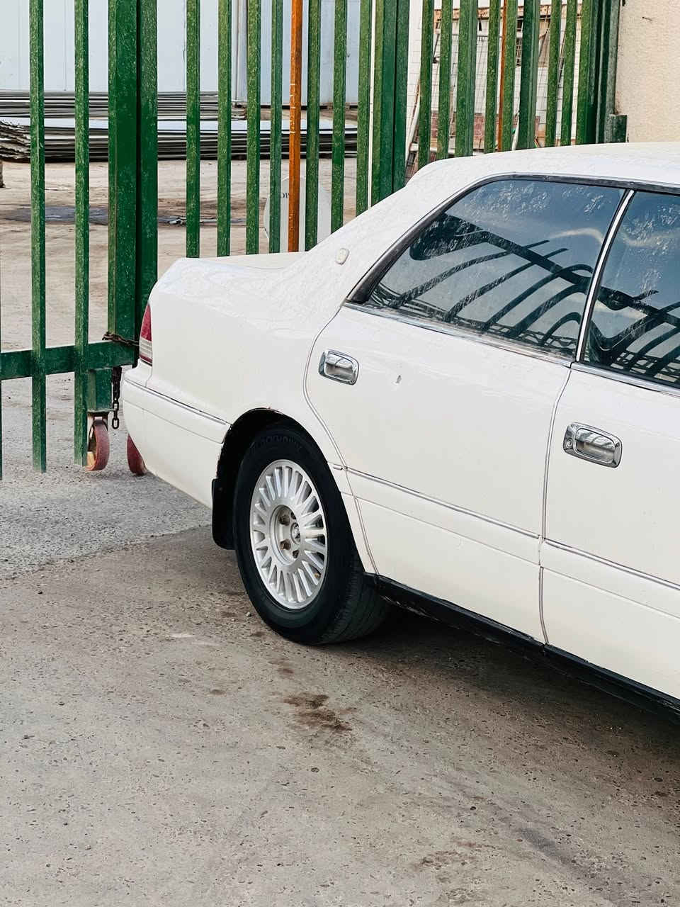 سلام عليكم راس الثور فلات للبيع 1996رقم نجف دولي مداور ثاني يوم سياره مكفوله ماعده الفتحه دكمتين مكينه وكير3000المكان النجف الأشرف ***********
