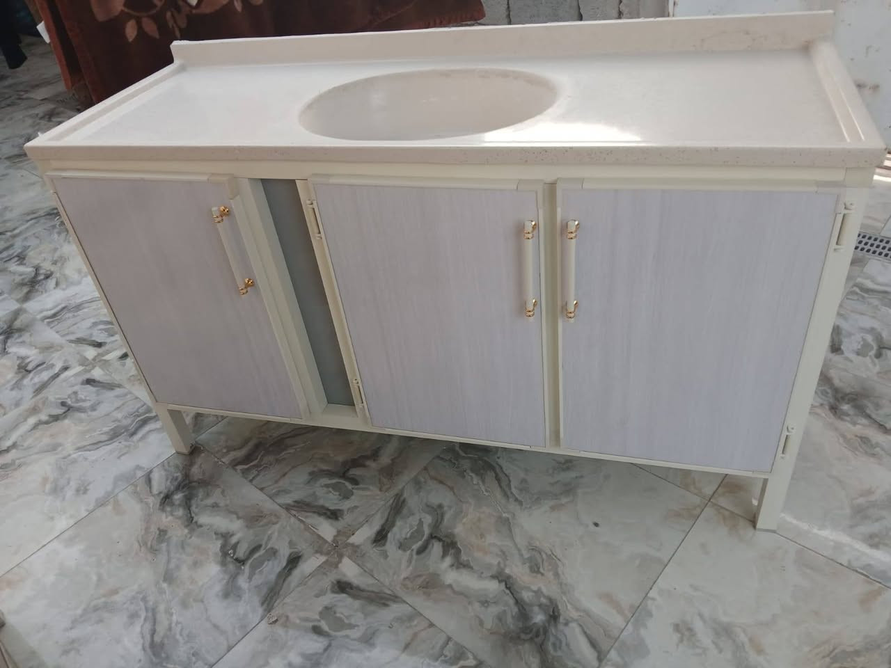 سلام عليكم اخوان
وجبه جديده سنك متر ونص   السعر ١٥٠
 واصل البيت داخل الفهود 

ميز مترين واصل ١٥٥
***********
