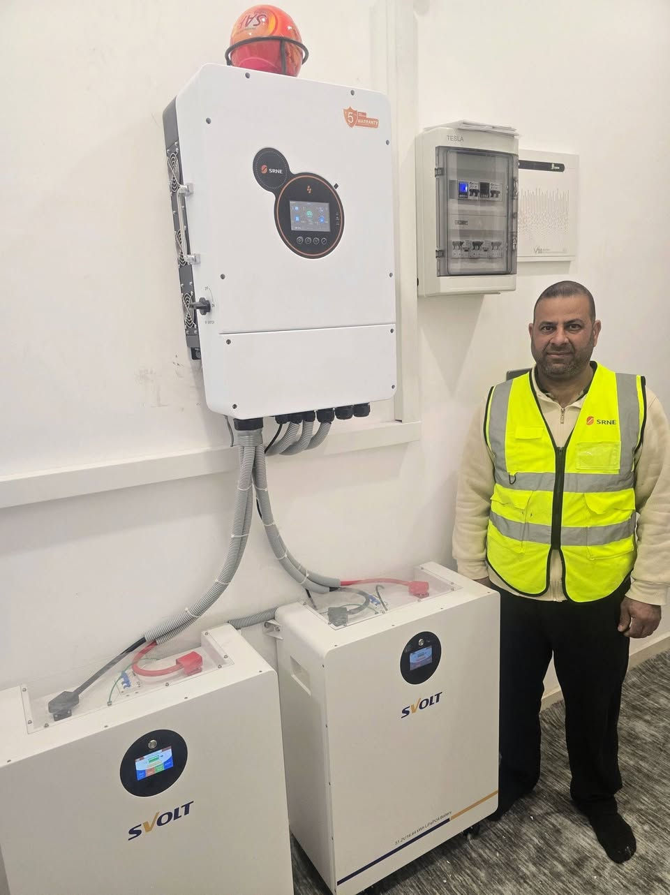 أللهم صل على محمد وآل محمد 

دار أخرى تودع انقطاع التيار الكهربائي. 

على بركة الله تعالى تم تجهيز وتنصيب منظومة الطاقة الشمسية في قضاء البدير.

في دار احد الاخوة الاعزاء.

 40 امبير نهارا 
 30 امبير ليلا

🔵 الواح نوع لونجي 620 واط ذات وجهين 18 باس بار ذات جوده وكفاءة عالية .
🔵 انفيرتر حجم  12Kw IP65كيلو واط بضمان 5 سنوات .
🔵 بطاريات 🔋 16.6KW ليثيوم فوسفات الحديد عدد اثنان ذات جوده وكفاءة عالية بضمان 5 سنوات .
🔵 بدي سيركت مجهز بأحدث القواطع الذكية مع تحكم WiFi لمراقبة عمل المنظومة من اي مكان .

🔵 هيكل حديد مغلون 2 ملم .

🔴مستعدين لتنصيب جميع منظومات الطاقة الشمسية مع الضمان الحقيقي لجميع الأجهزة. 

بإدارة : سيد احسان وسيد غزوان

للتواصل والاستفسار 
الاتصال على الأرقام
*********** سيد غزوان .
*********** سيد احسان .
#النور #للطاقة #الشمسية.
