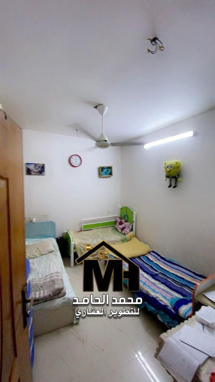 للايجار في السيديه
دار سكن نضيف موقع ممتاز 
المساحه 65م واجهة 5م مدخلين 

يحتوي على: الطابق الاول 
مدخلين صاله ومطبخ وخدمات رئيسية 
الطابق الثاني غرفتين نوم وخدمات رئيسية 
الطابق الثالث غرفة نوم وخدمات 

الموقع السيديه شارع شارع النخيل ثاني عقار عن شارع النخيل موقع ممتاز 

ملاحضه الدار يسلم فارغ غير مؤثث 

للاستفسار ***********
