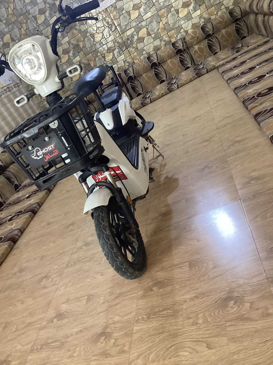 سلام عليكم دراجه شحن للبيع الدراجه كامله لايت أمامي لايت خلفي أشاير يمنه يسره 3سرعات شاحنه يشحن بس من ادوس بانزين التاير مايفتر مأعرف ليش شركه eM من معرض التساهل موديل 2024 السعر 130 شراي تعال خاص مفتوح الخاص مكان حي الغدير قرب سوك حي البعث


**إذا كنت صاحب هذا الإعلان وتريد حذفه لأي سبب، رجاءا أرسل رسالة إلى الدعم الفني**