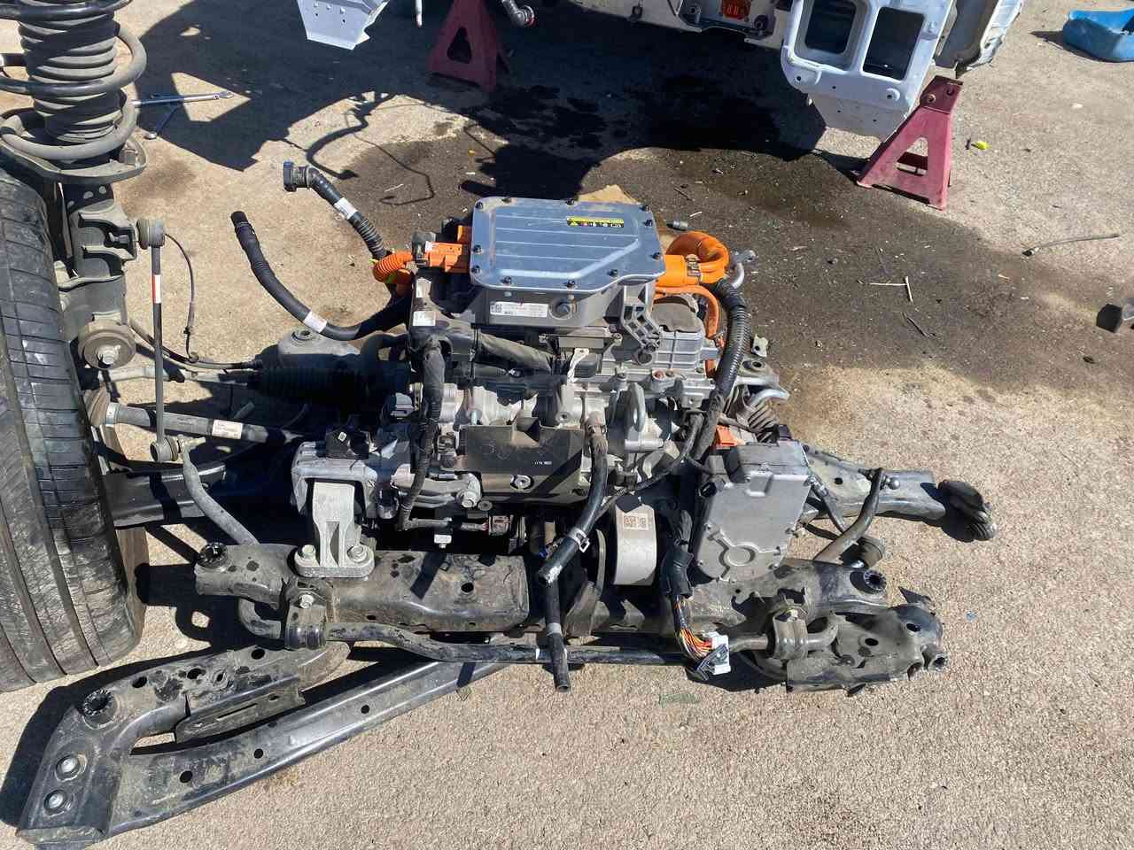 اينك5محرك وكير كامل وانفيرتر كامل يعني السياره فور ويل كهرباء موديل 2024بدون أي كسر ***********
