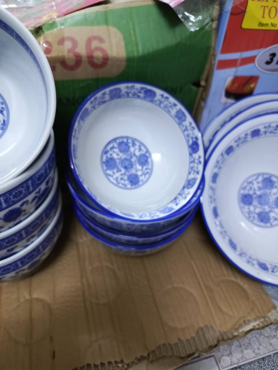 تعلن مكتبة حسين عن وصول وجبه جديده من كاسات فرفوري وماعين الخشن بنسب الاسعار قطعه ب1500 وقطعتين ب2500دينار 
العنوان شارع المدرسه قرب محطة ماي ارو نبع الفرات واتساب ***********
