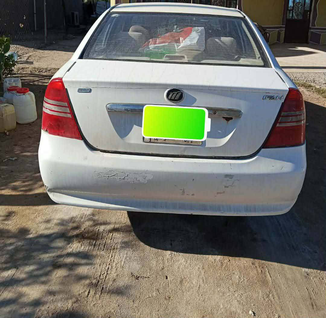 سلام عليكم
للبيع ليفان 620 موديل 2013 
محرك بلادي وكير عادي مالته تبريد تدفئه مكفول سنويته 28 رقم بابل   مكاني كربلاء سعر 37بيها مجال
***********
